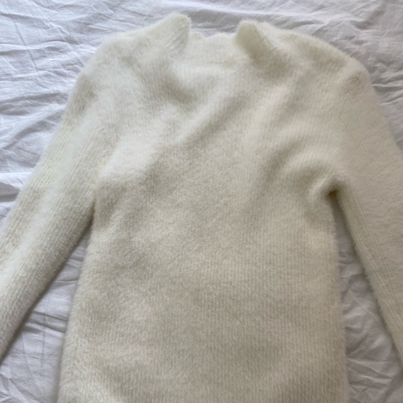 insanely soft fuzzy white long sleeve - Picture 3 of 3